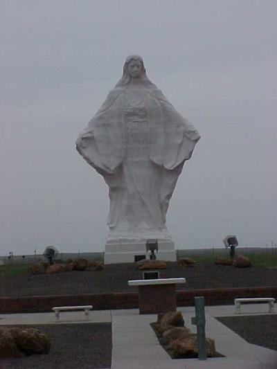 statue